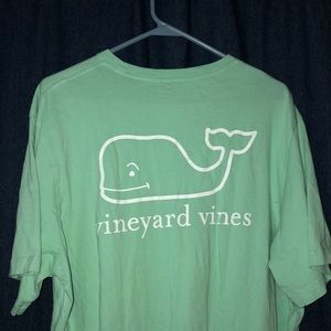 Vineyard vines men’s whale T shirt. Large